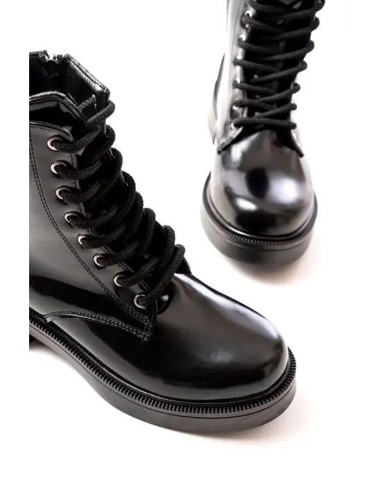 Siyah Rugan Düz Topuklu Bağcıklı Fermuarlı Günlük Kadın Bot