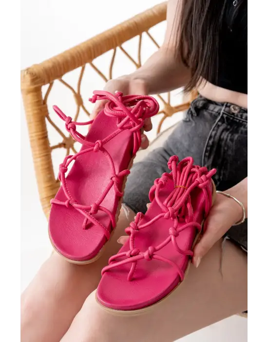 Fuşya Bilekten Bağcıklı Kadın Sandalet