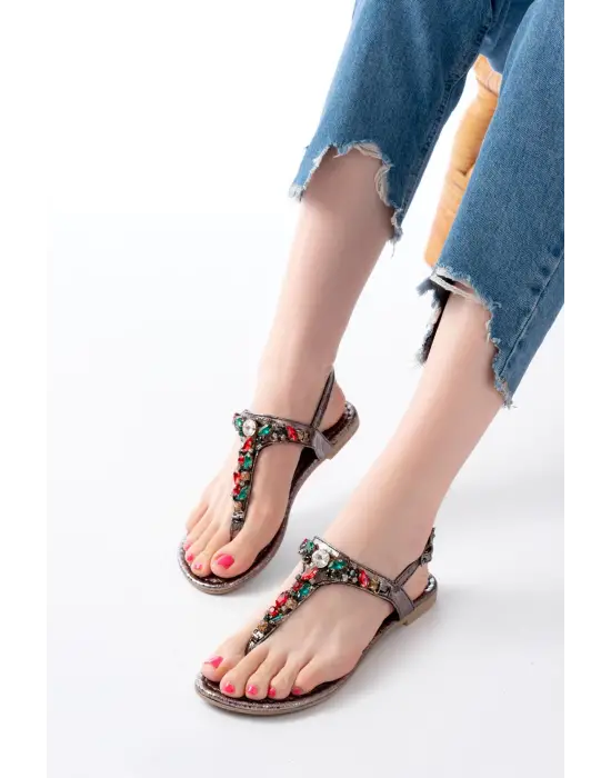 152-1110 Platin Multi  Taşlı Parmak Arası Kadın Sandalet