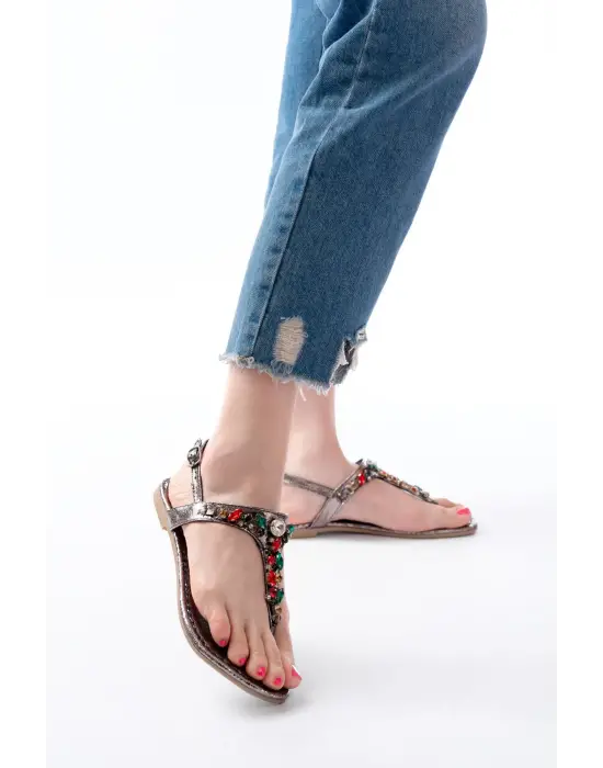 152-1110 Platin Multi  Taşlı Parmak Arası Kadın Sandalet