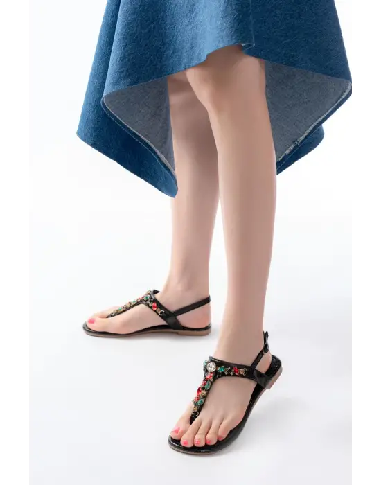 152-1110 Siyah Multi Cam Kırığı Taşlı Parmak Arası Kadın Sandalet