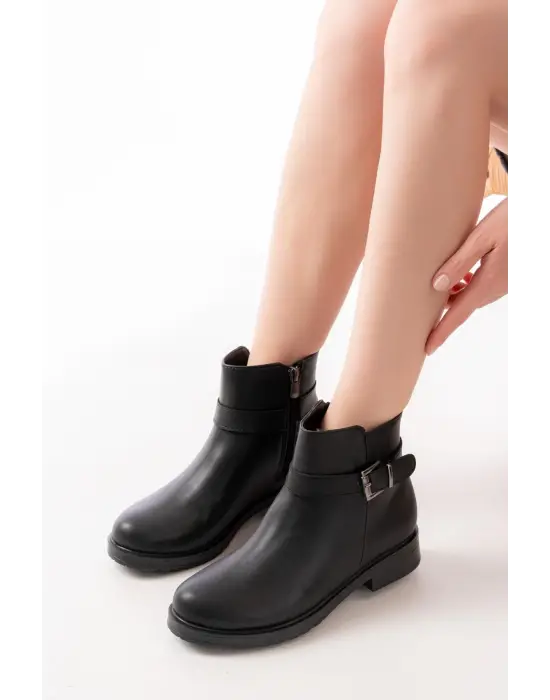 Siyah Toka Aksesuarlı Fermuarlı Günlük Kadın Bot