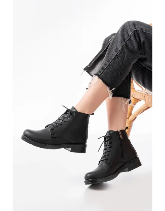 Siyah Bağcıklı Fermuarlı Günlük Kadın Bot
