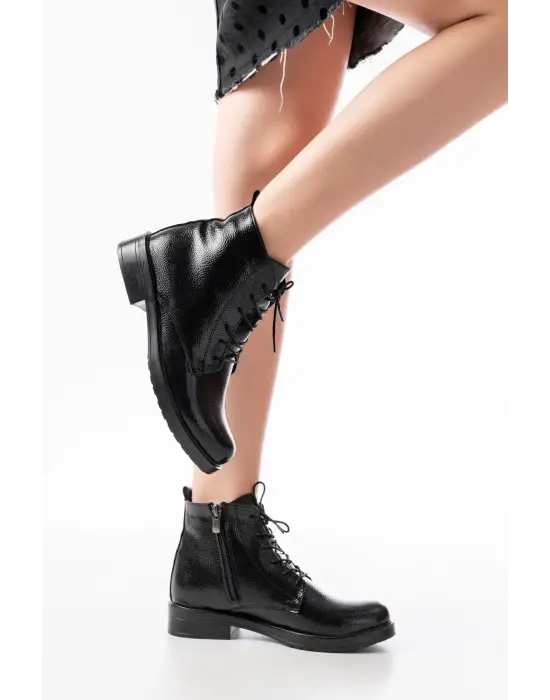 Siyah Rugan Bağcıklı Fermuarlı Günlük Kadın Bot