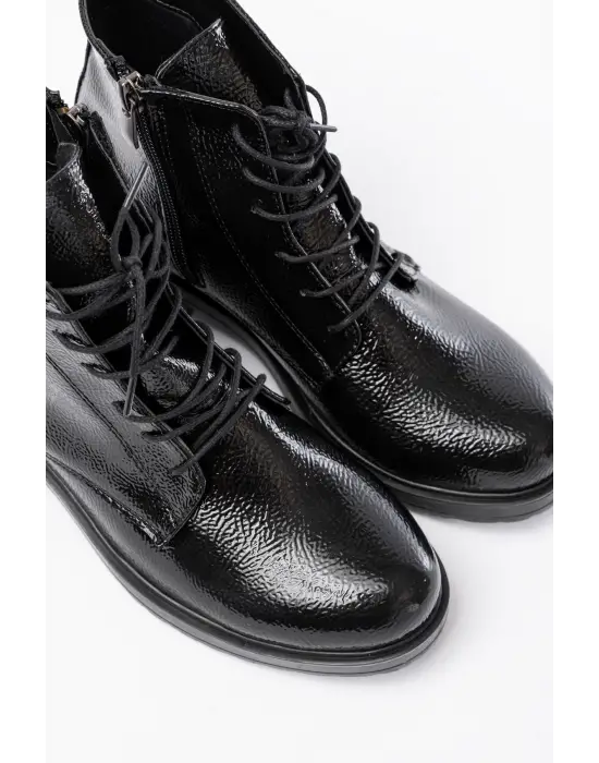 Siyah Rugan Bağcıklı Fermuarlı Günlük Kadın Bot