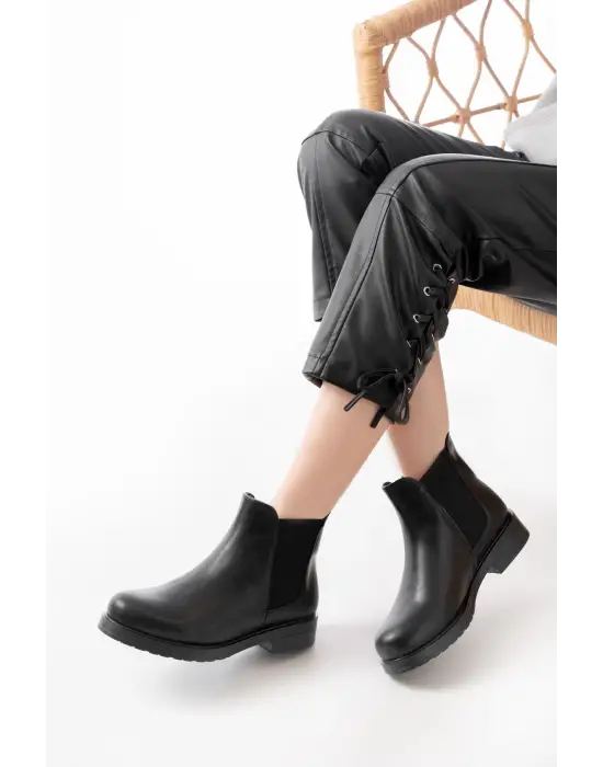 Siyah Lastikli Günlük Kadın Bot