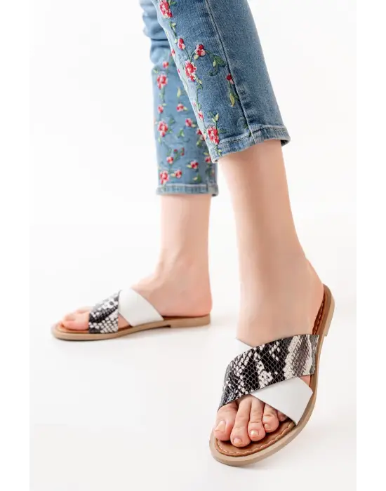 Beyaz Ortopedik Hakiki Deri Çapraz Bantlı Kadın Terlik