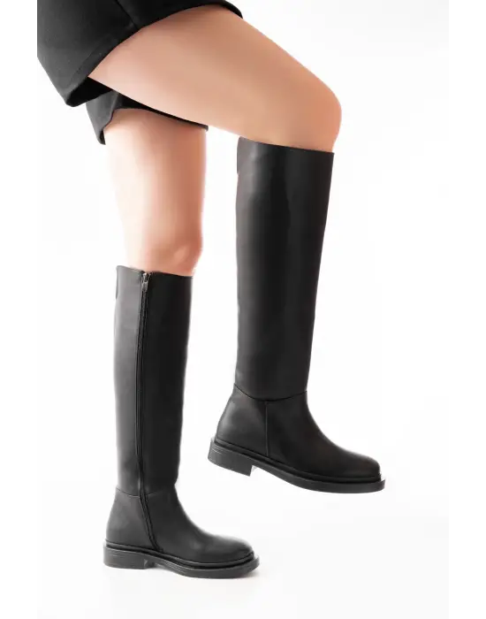 2024-3007 Siyah Fermuarlı Günlük Kadın Çizme