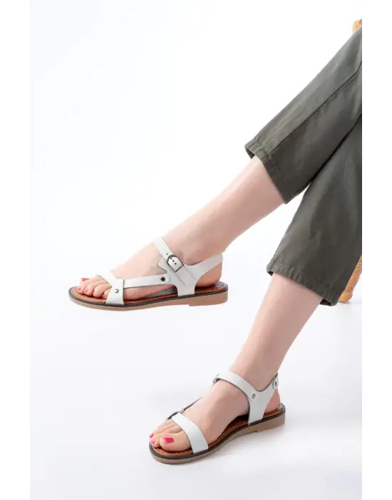 205-090 Beyaz Hakiki Deri Tokalı Kadın Sandalet