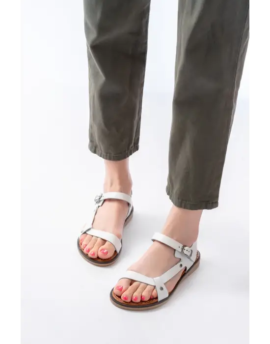 205-090 Beyaz Hakiki Deri Tokalı Kadın Sandalet