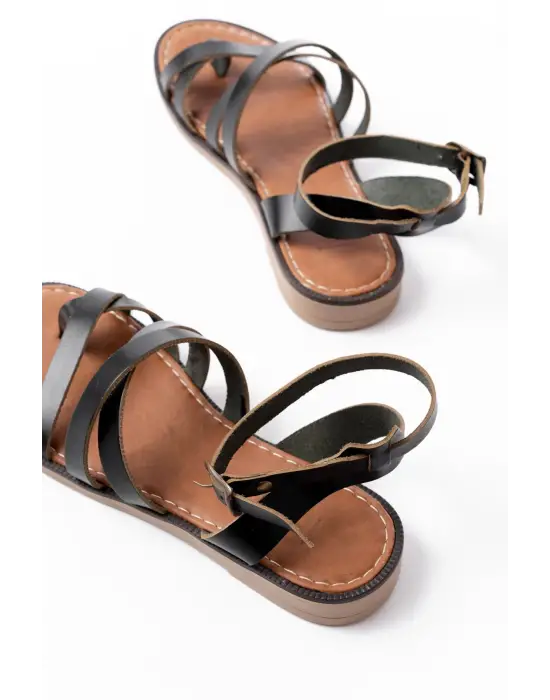 205-209 Siyah Hakiki Deri Tokalı Parmak Arası Kadın Sandalet