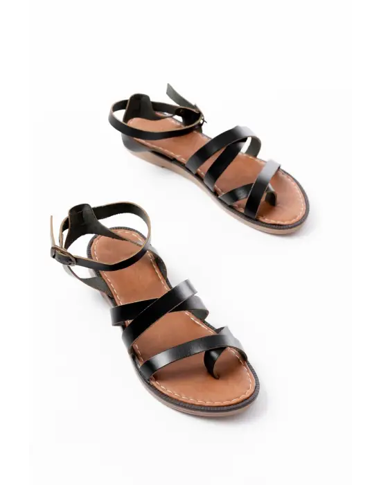 205-209 Siyah Hakiki Deri Tokalı Parmak Arası Kadın Sandalet