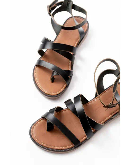 205-209 Siyah Hakiki Deri Tokalı Parmak Arası Kadın Sandalet