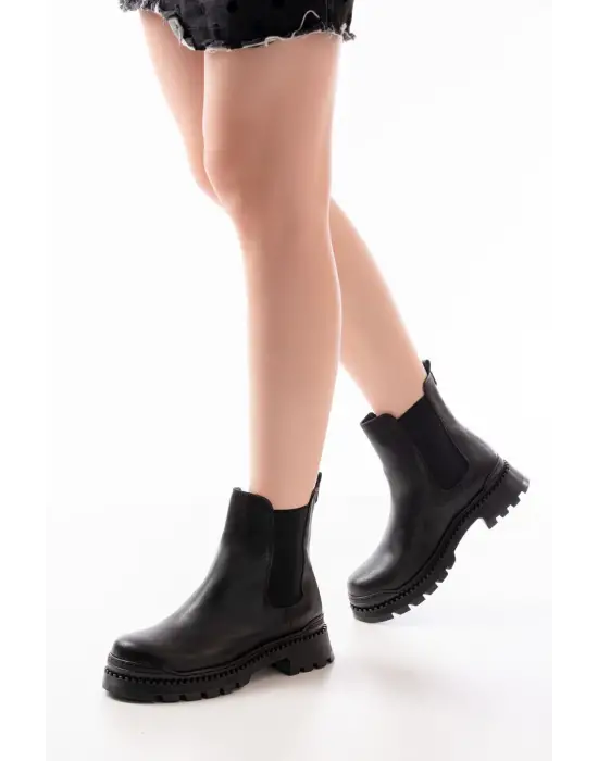 Siyah Lastikli Günlük Kadın Bot