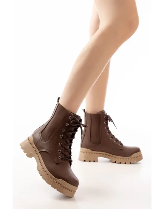 Kahverengi Düz Topuklu Bağcıklı Lastikli Günlük Kadın Bot