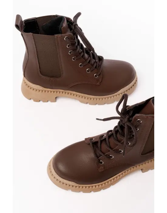 Kahverengi Düz Topuklu Bağcıklı Lastikli Günlük Kadın Bot