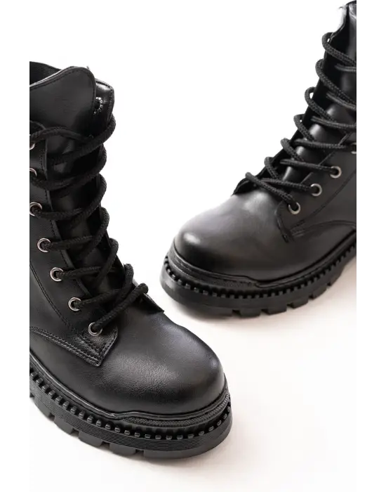 Siyah Düz Topuklu Bağcıklı Lastikli Günlük Kadın Bot