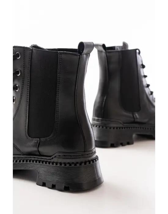 Siyah Düz Topuklu Bağcıklı Lastikli Günlük Kadın Bot