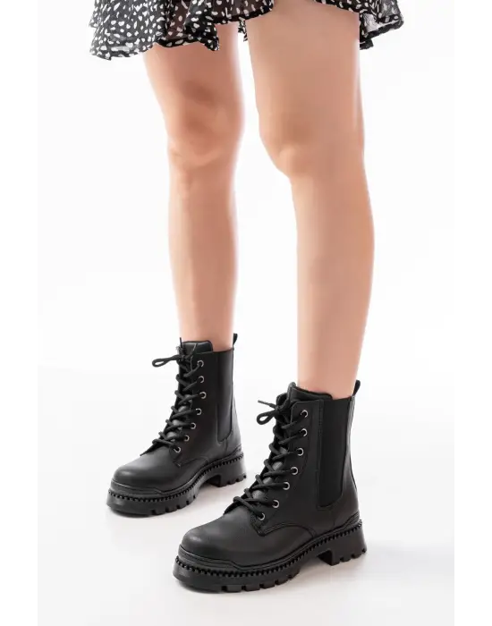 Siyah Luna Düz Topuklu Bağcıklı Lastikli Günlük Kadın Bot