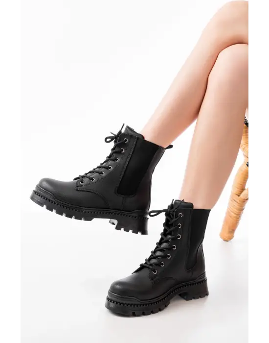 Siyah Luna Düz Topuklu Bağcıklı Lastikli Günlük Kadın Bot