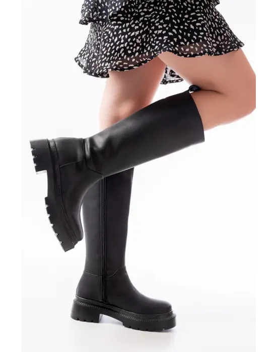 Siyah Fermuarlı Günlük Kadın Çizme