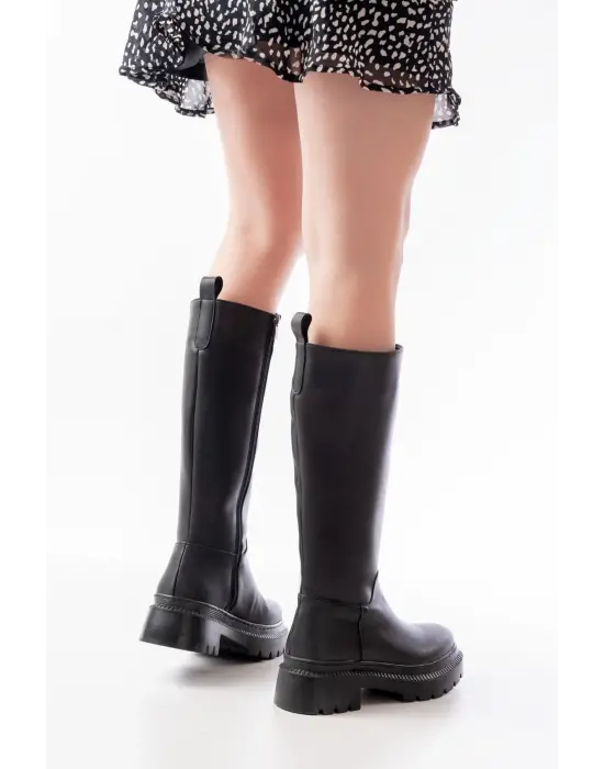 Siyah Fermuarlı Günlük Kadın Çizme