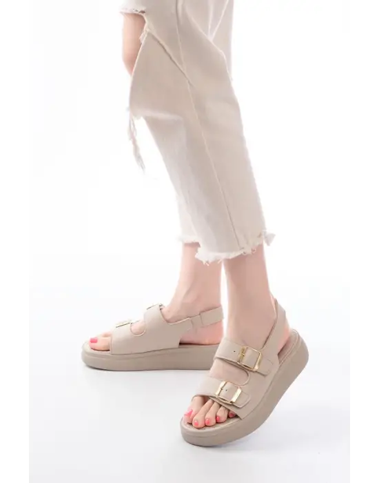 Bej Günlük Dolgu Topuk Toka Aksesuarlı Kadın Sandalet