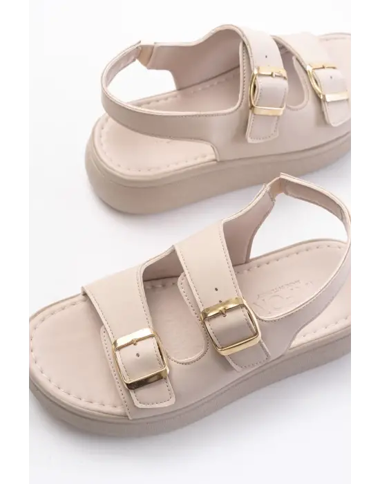 Bej Günlük Dolgu Topuk Toka Aksesuarlı Kadın Sandalet