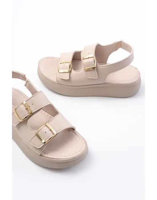 Bej Günlük Dolgu Topuk Toka Aksesuarlı Kadın Sandalet