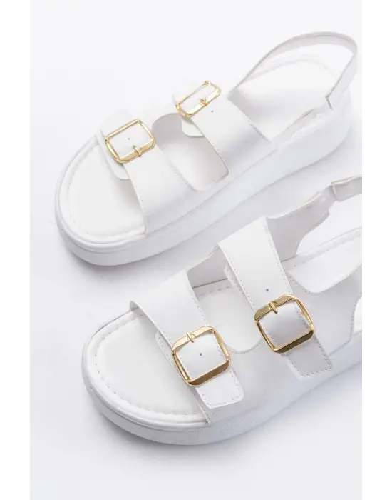 Beyaz Günlük Dolgu Topuk Toka Aksesuarlı Kadın Sandalet