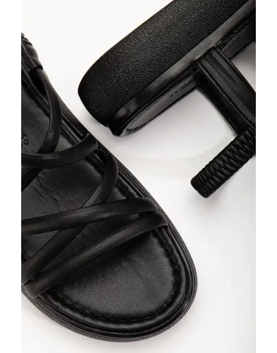 Siyah Dolgu Topuk Kadın Sandalet