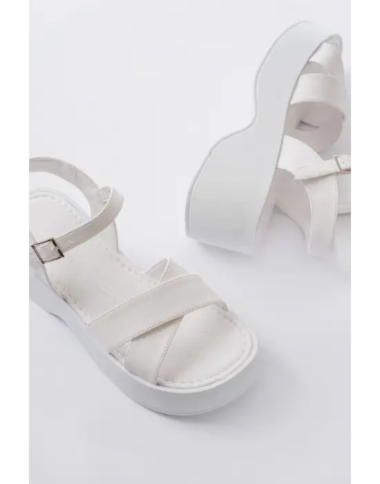24414-1005 Beyaz Günlük Çapraz Dolgu Topuk Kadın Sandalet