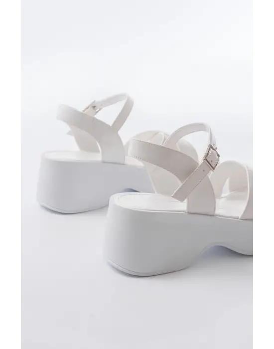 24414-1005 Beyaz Günlük Çapraz Dolgu Topuk Kadın Sandalet