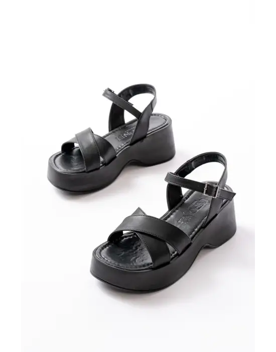 24414-1005 Siyah Günlük Çapraz Dolgu Topuk Kadın Sandalet