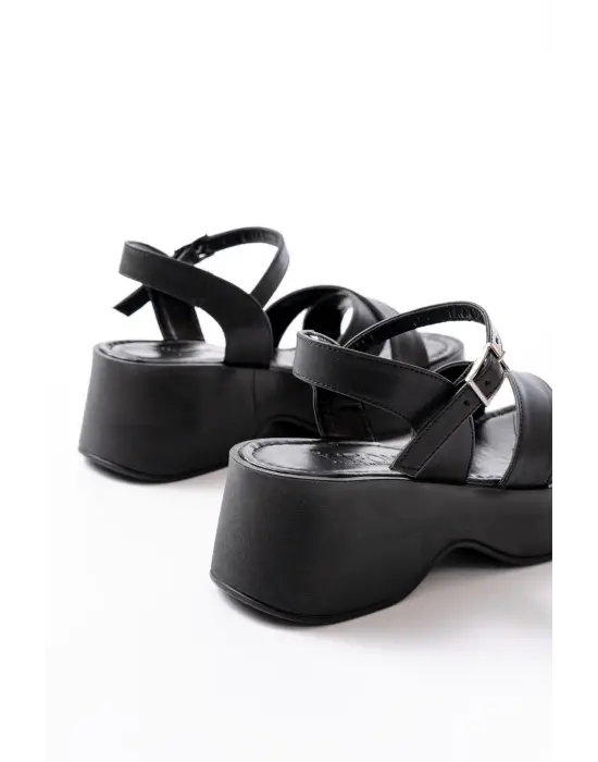 24414-1005 Siyah Günlük Çapraz Dolgu Topuk Kadın Sandalet