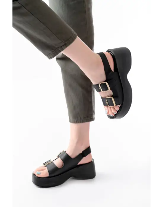 24414-572 Siyah Tokalı  Günlük Dolgu Topuk Kadın Sandalet