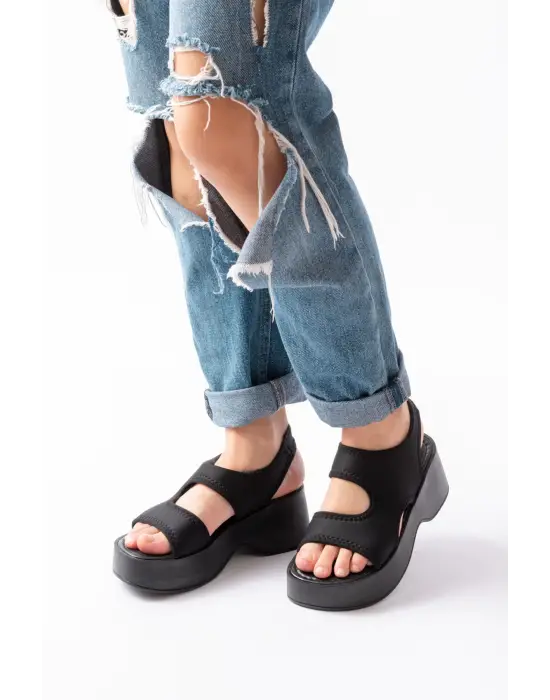 24414-573 Siyah Dalgıç Günlük Dolgu Topuk Kadın Sandalet