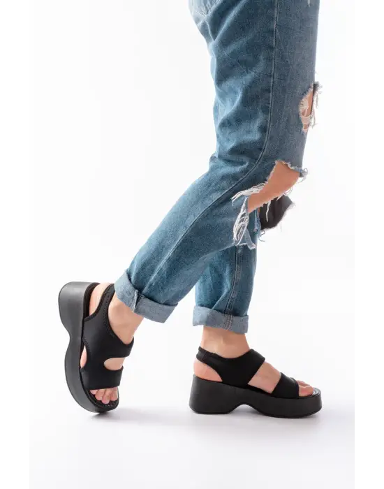 24414-573 Siyah Dalgıç Günlük Dolgu Topuk Kadın Sandalet