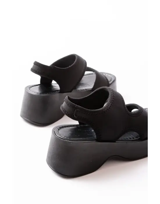 24414-573 Siyah Dalgıç Günlük Dolgu Topuk Kadın Sandalet