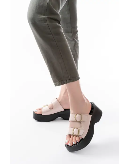 24414-574 Bej Rugan Tokalı Dolgu Topuk Kadın Terlik