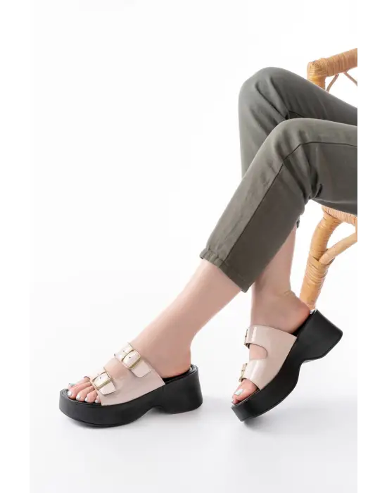 24414-574 Bej Rugan Tokalı Dolgu Topuk Kadın Terlik