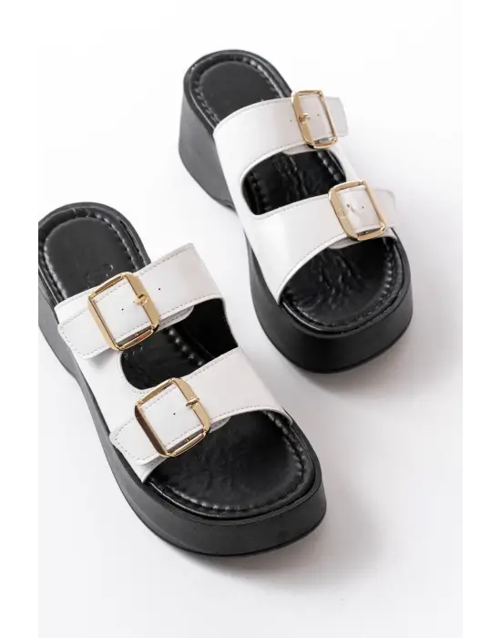 24414-574 Beyaz Rugan Günlük Tokalı Dolgu Topuk Kadın Terlik