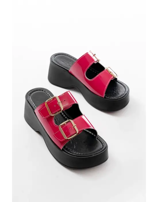 24414-574 Fuşya Rugan Günlük Tokalı Dolgu Topuk Kadın Terlik