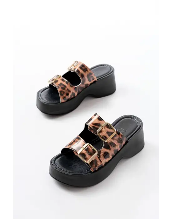 24414-574 Leopar Rugan Günlük Tokalı Dolgu Topuk Kadın Terlik