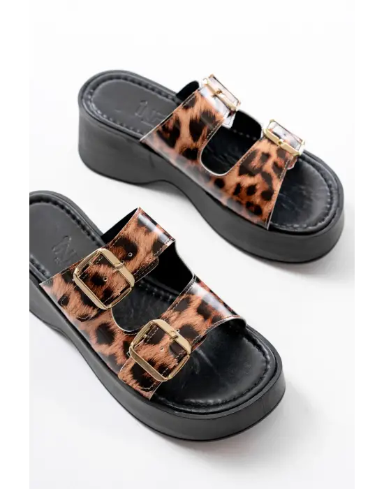 24414-574 Leopar Rugan Günlük Tokalı Dolgu Topuk Kadın Terlik