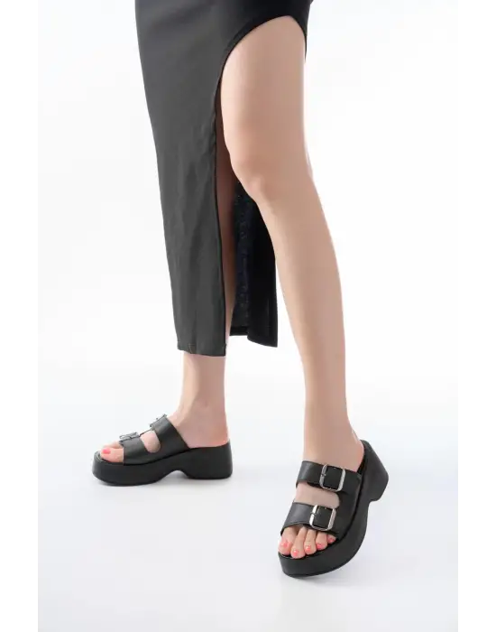 24414-574 Siyah Günlük Tokalı Dolgu Topuk Kadın Terlik