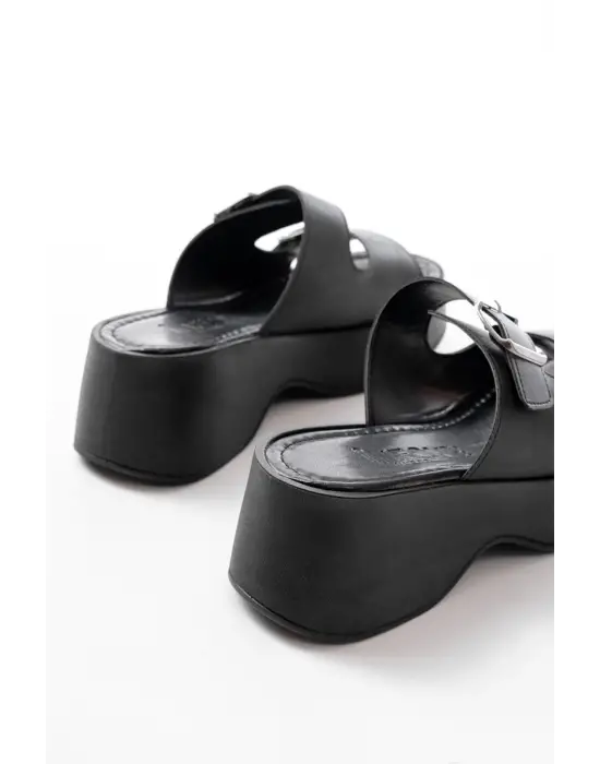 24414-574 Siyah Günlük Tokalı Dolgu Topuk Kadın Terlik