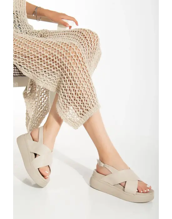 Bej Dolgu Topuk Kadın Sandalet