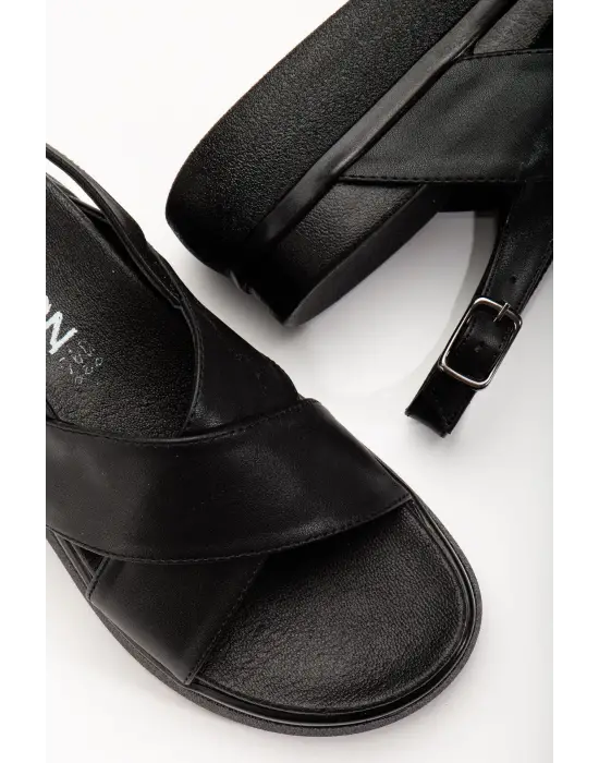 Siyah Dolgu Topuk Kadın Sandalet