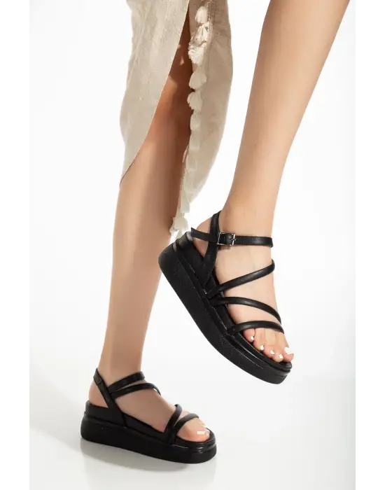 Siyah Dolgu Topuk Kadın Sandalet